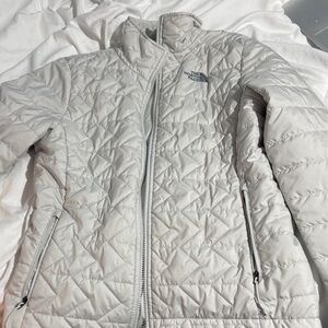 The North Face Women's Light Gray Puffer Jacket
